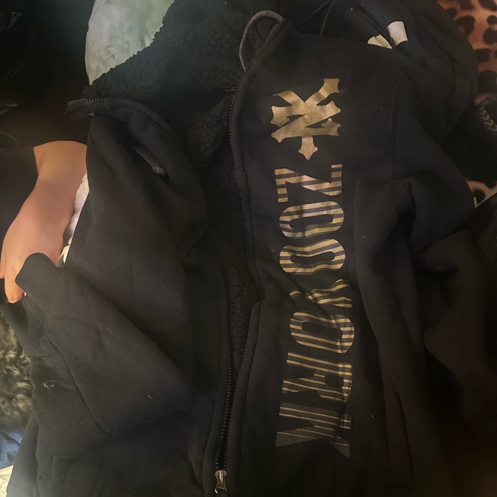 Men’s or woman’s zoo York sweatshirt size medium